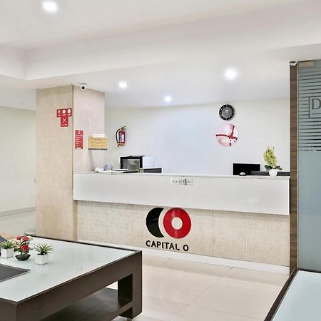 Townhouse Halcyon Deccan Inn Near Shilparamam Kondapur  Εξωτερικό φωτογραφία