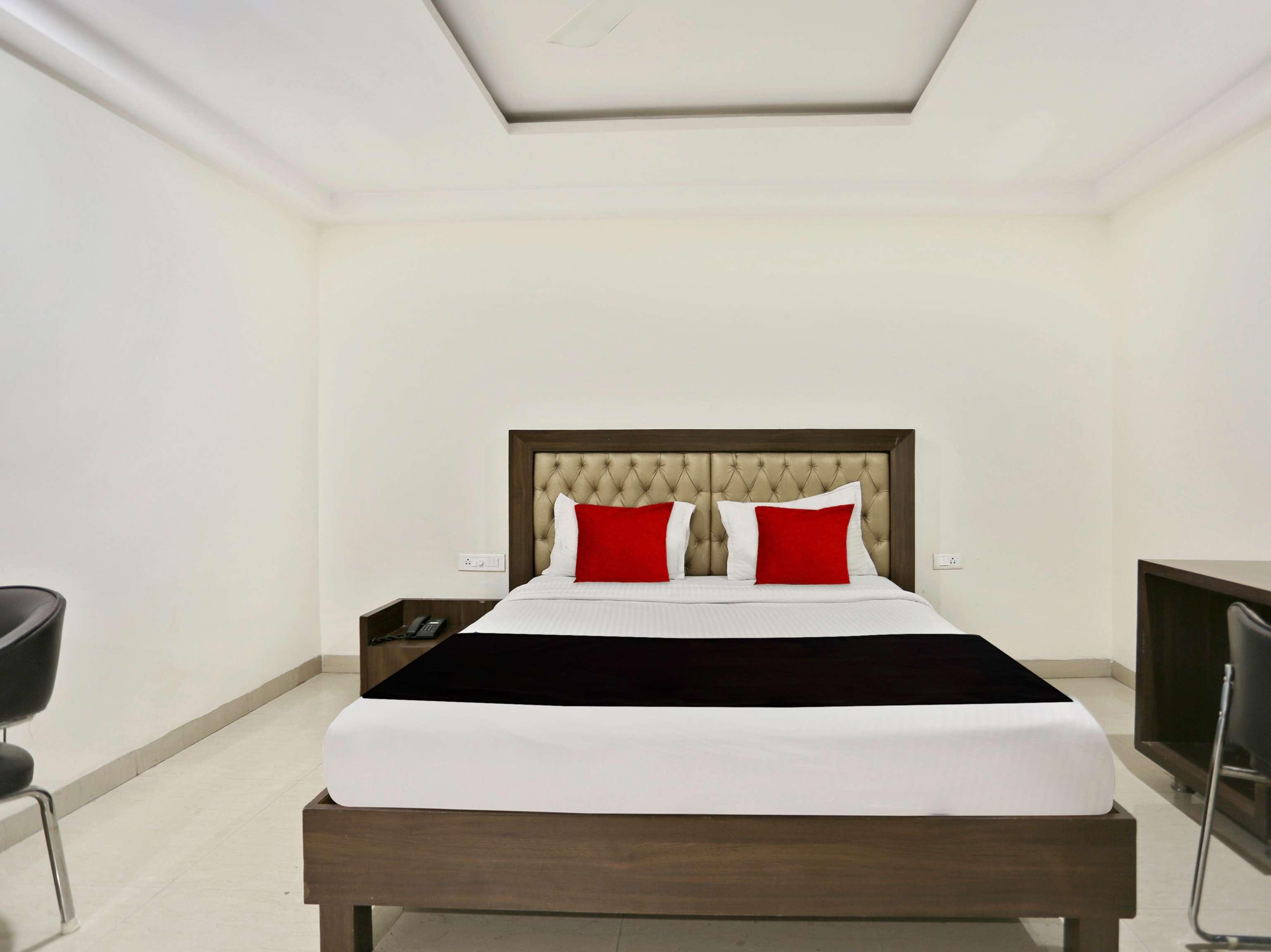 Townhouse Halcyon Deccan Inn Near Shilparamam Kondapur  Εξωτερικό φωτογραφία