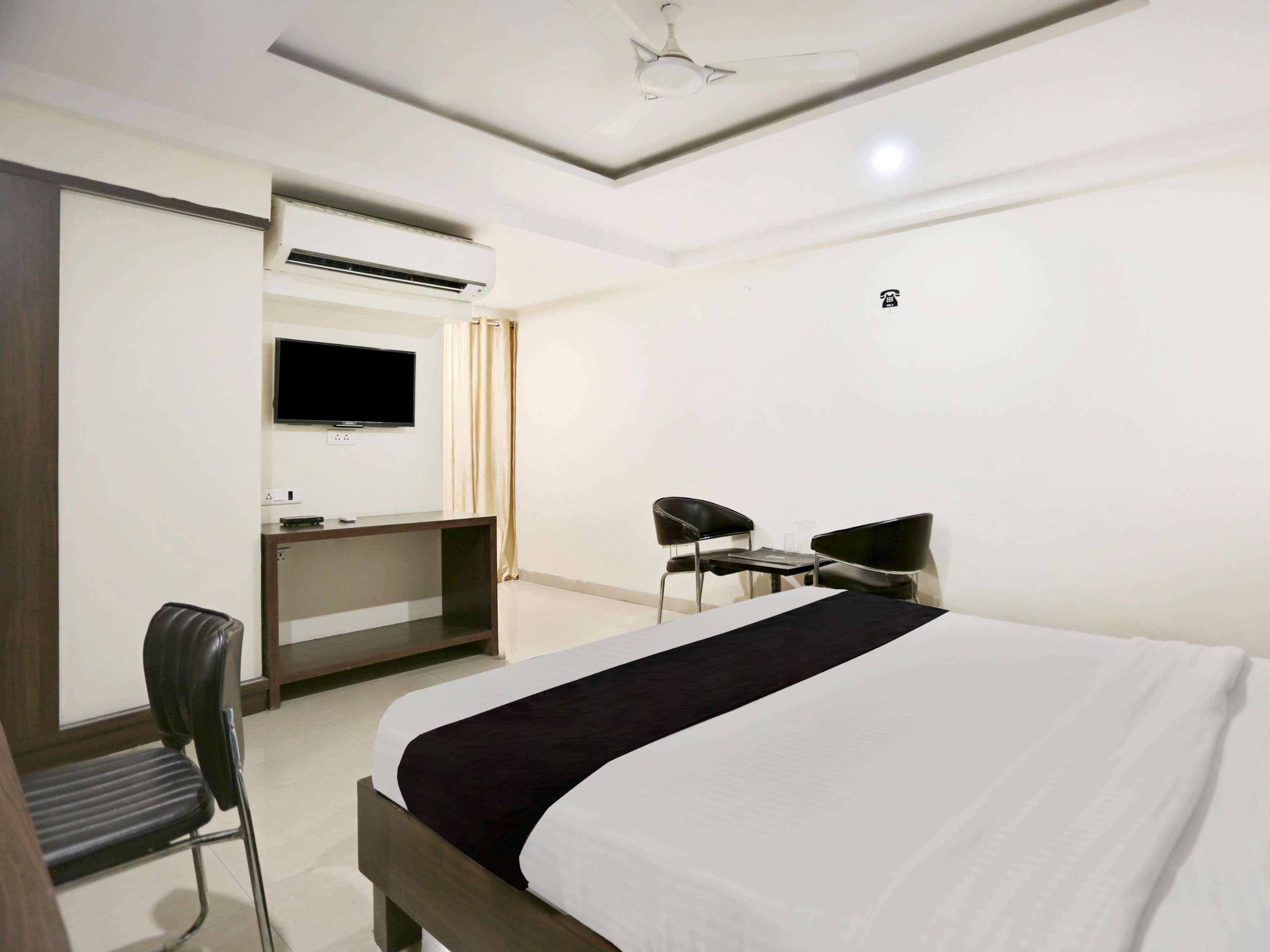Townhouse Halcyon Deccan Inn Near Shilparamam Kondapur  Εξωτερικό φωτογραφία