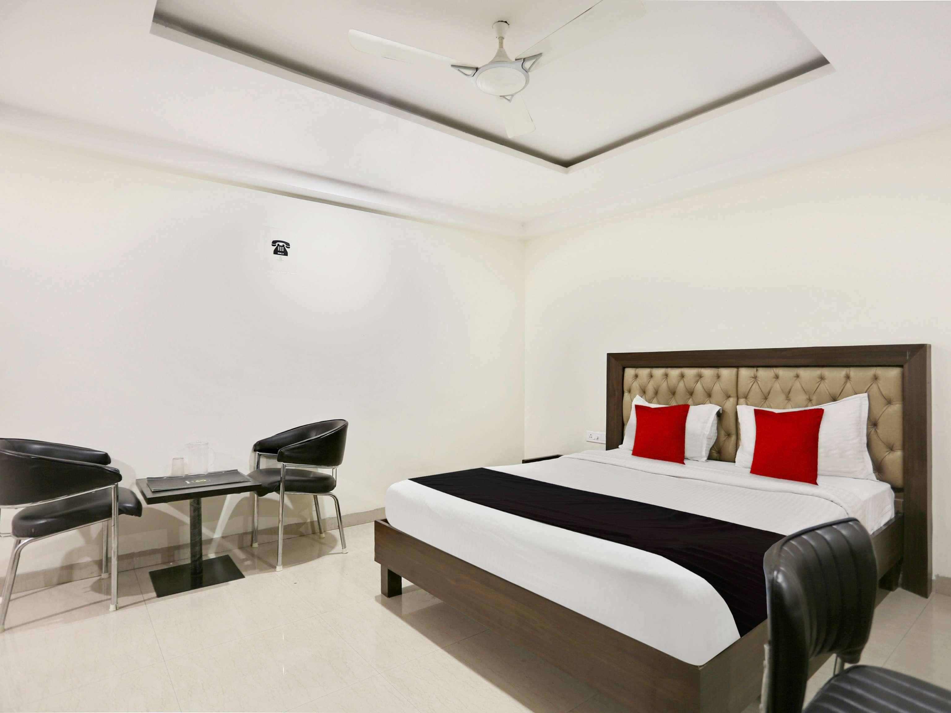 Townhouse Halcyon Deccan Inn Near Shilparamam Kondapur  Εξωτερικό φωτογραφία