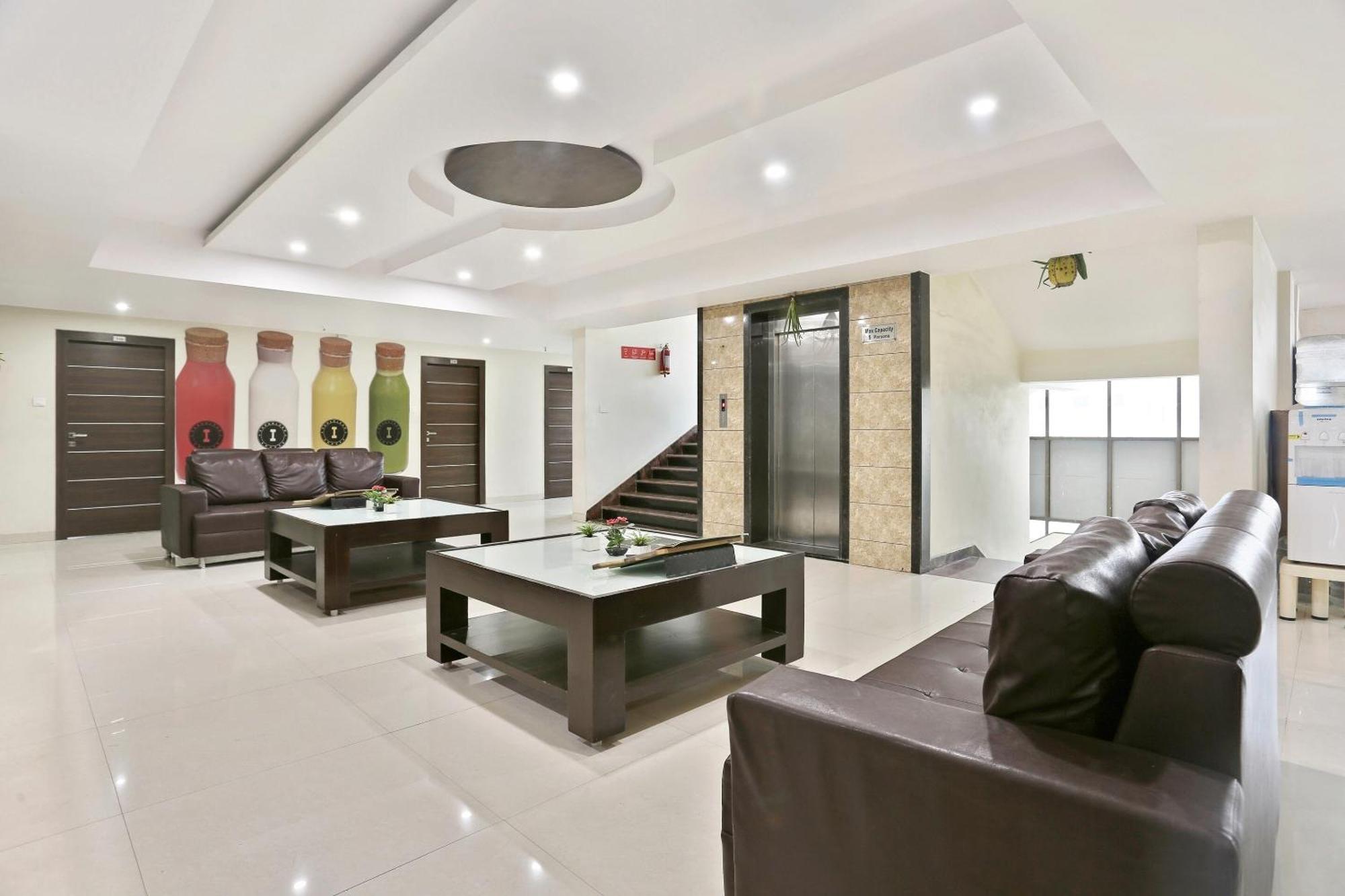 Townhouse Halcyon Deccan Inn Near Shilparamam Kondapur  Εξωτερικό φωτογραφία