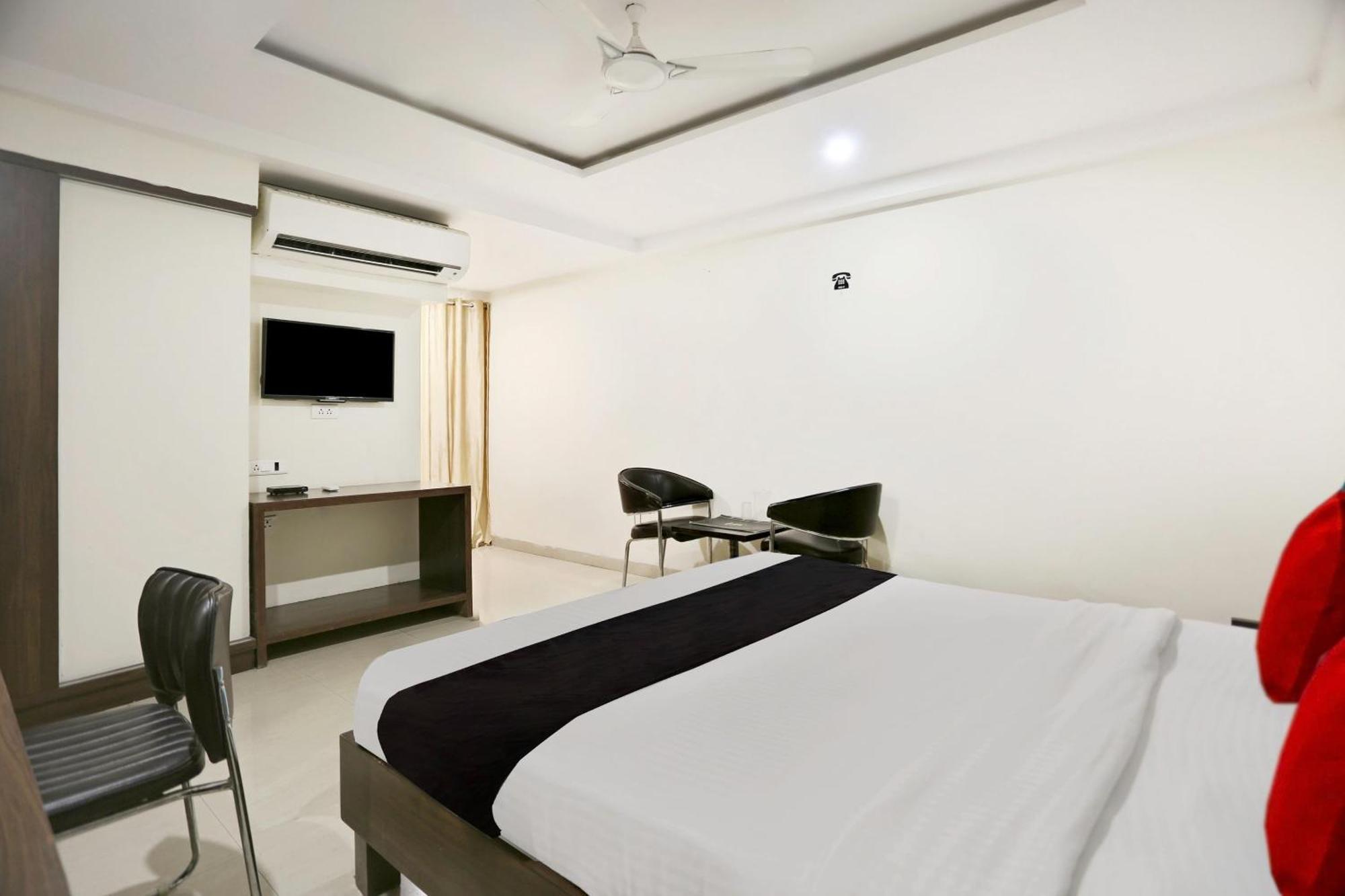 Townhouse Halcyon Deccan Inn Near Shilparamam Kondapur  Εξωτερικό φωτογραφία