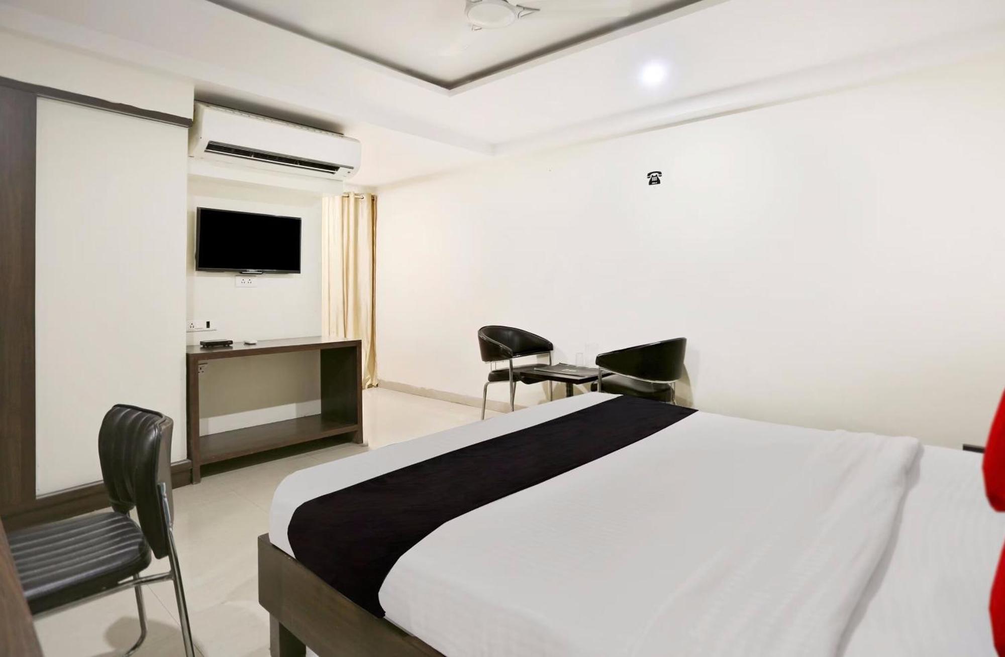 Townhouse Halcyon Deccan Inn Near Shilparamam Kondapur  Εξωτερικό φωτογραφία