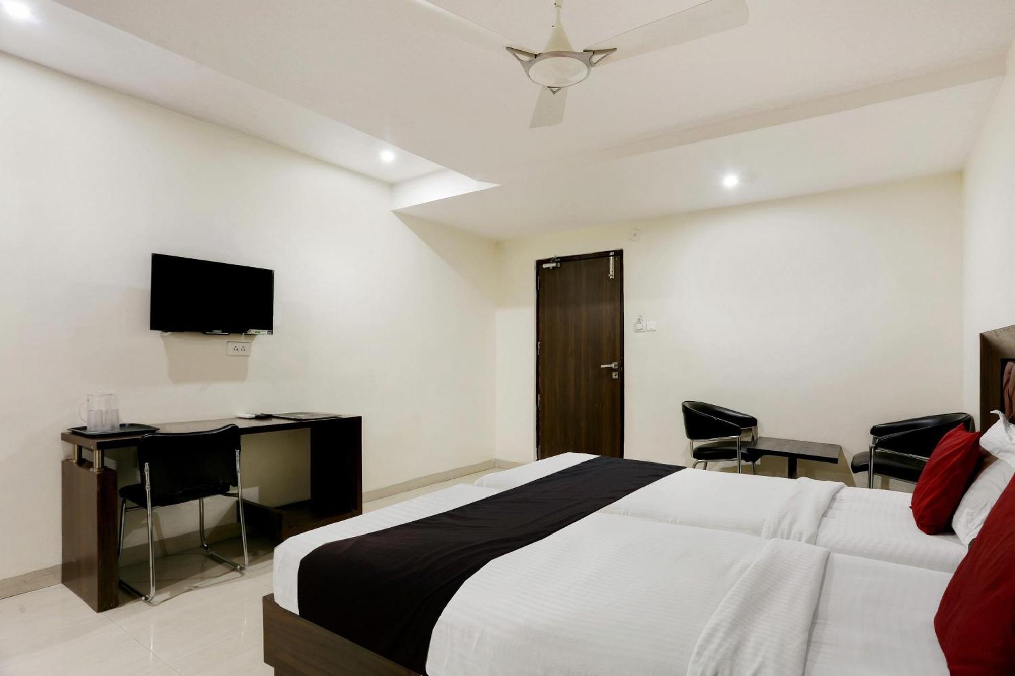 Townhouse Halcyon Deccan Inn Near Shilparamam Kondapur  Εξωτερικό φωτογραφία